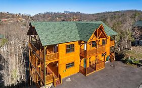 Full Equipped Cabin With A Pool And Game Room Smokies Views